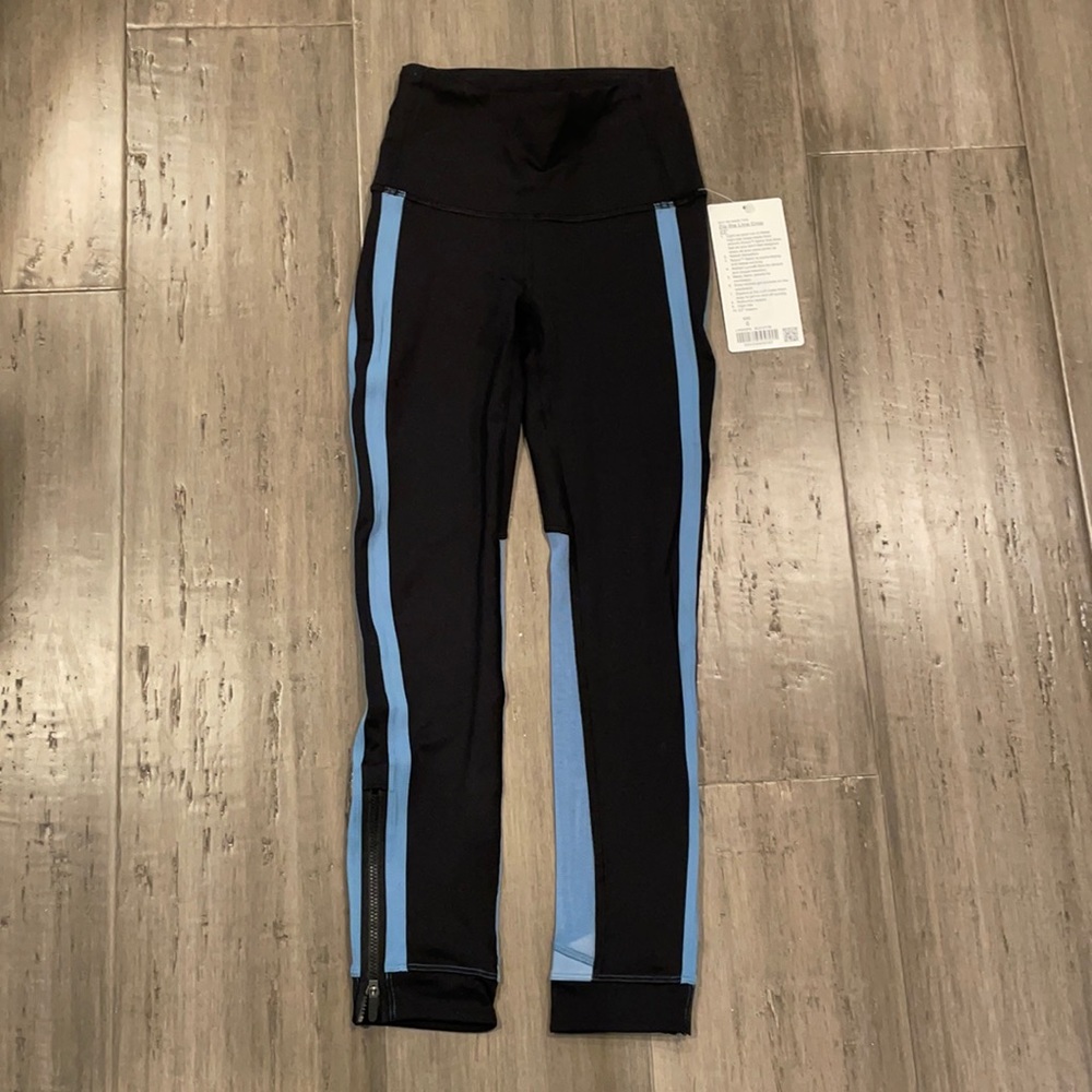 NWT lululemon Zip Line Crop. Sz 0. Blk/Blue.